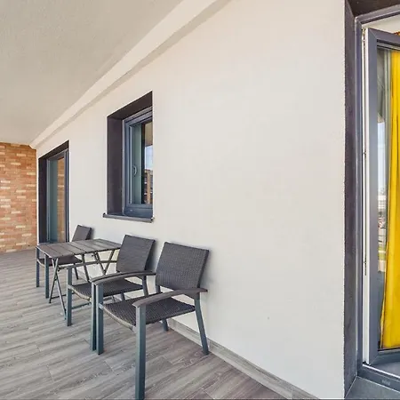 Apartament Yellow Z Parkingiem 18 C Perlowa Przystan - Holiday City Apartment *