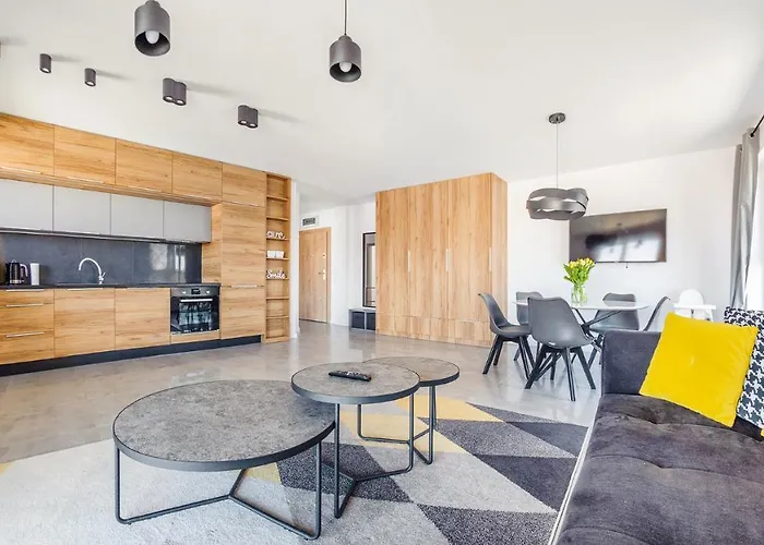 Yellow Z Parkingiem 18 C Perlowa Przystan -