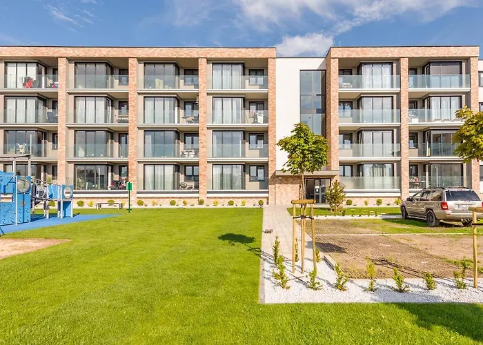 Yellow Z Parkingiem 18 C Perlowa Przystan - *